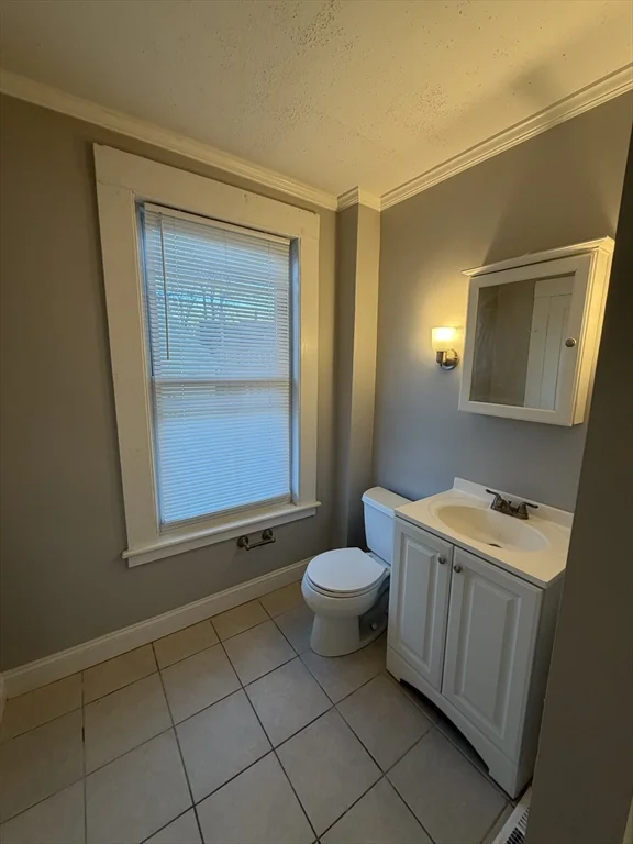 2 bed, 1 bath apartment for rent at 3-5 Locust Unit 3.5, Amesbury — photo 3 of 13