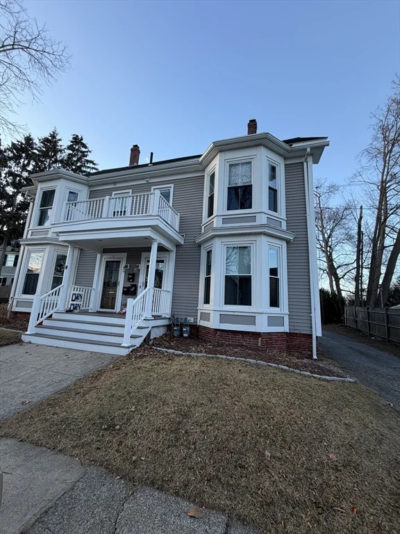 2 bed, 1 bath apartment for rent at 3-5 Locust Unit 3.5, Amesbury — photo 1 of 13
