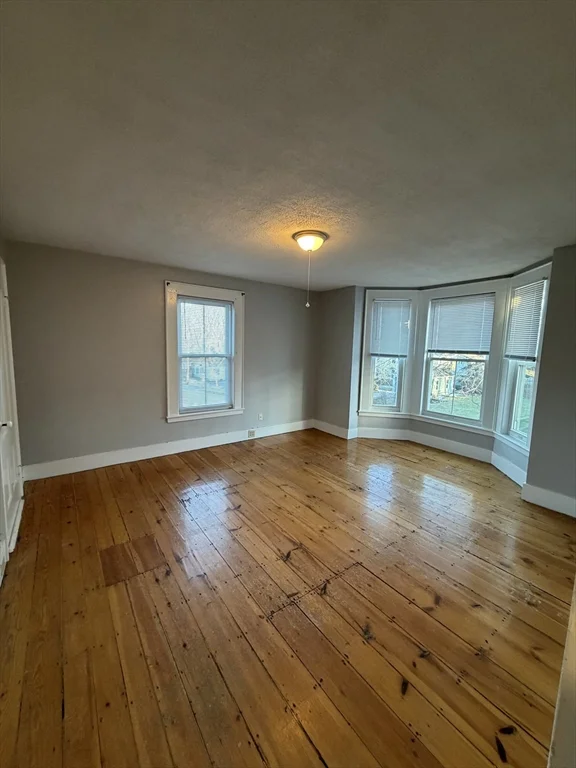2 bed, 1 bath apartment for rent at 3-5 Locust Unit 3.5, Amesbury — photo 6 of 13