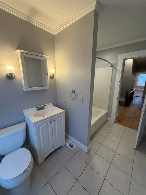 2 bed, 1 bath apartment for rent at 3-5 Locust Unit 3.5, Amesbury — photo 4 of 13