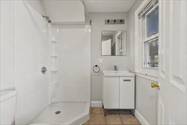 5 bed, 3 bath apartment for rent at 3-5 Quincy St Unit 3, Arlington — photo 9 of 15