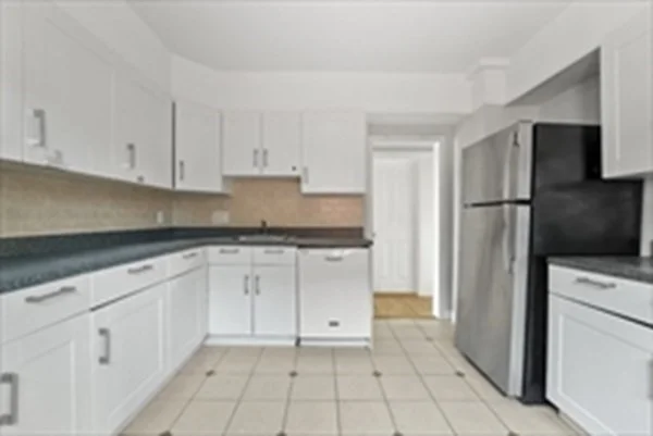 5 bed, 3 bath apartment for rent at 3-5 Quincy St Unit 3, Arlington — photo 5 of 15