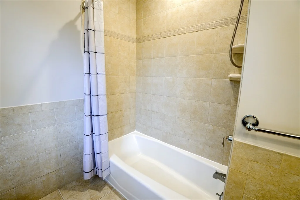 2 bed, 3 bath apartment for rent at 3 A Allen St Unit 3 A, Natick — photo 12 of 26