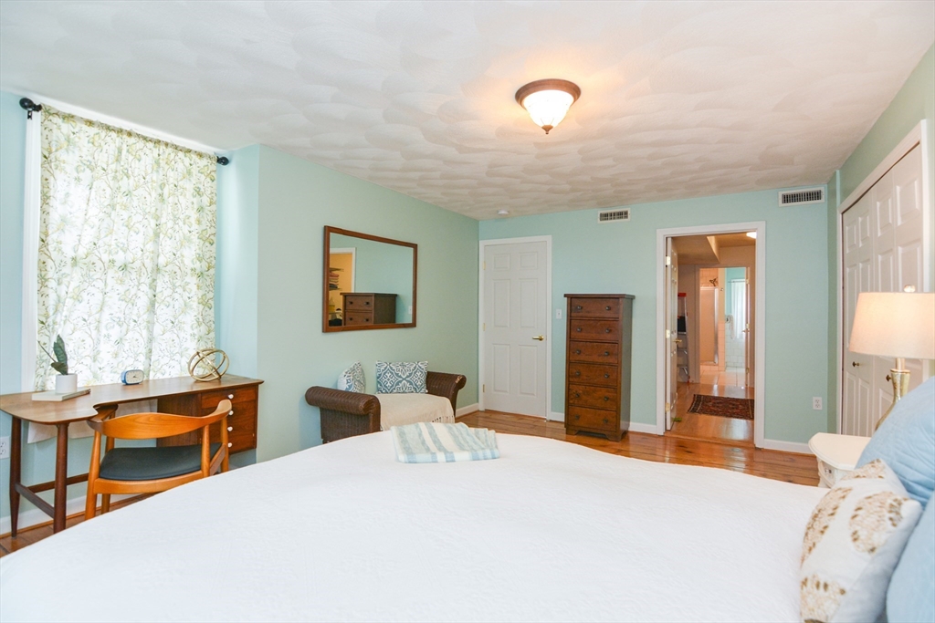 3 bed, 3 bath apartment for rent at 3 Abbot Ct Unit 0, Marblehead — photo 19 of 34