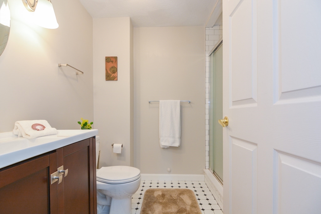 3 bed, 3 bath apartment for rent at 3 Abbot Ct Unit 0, Marblehead — photo 27 of 34
