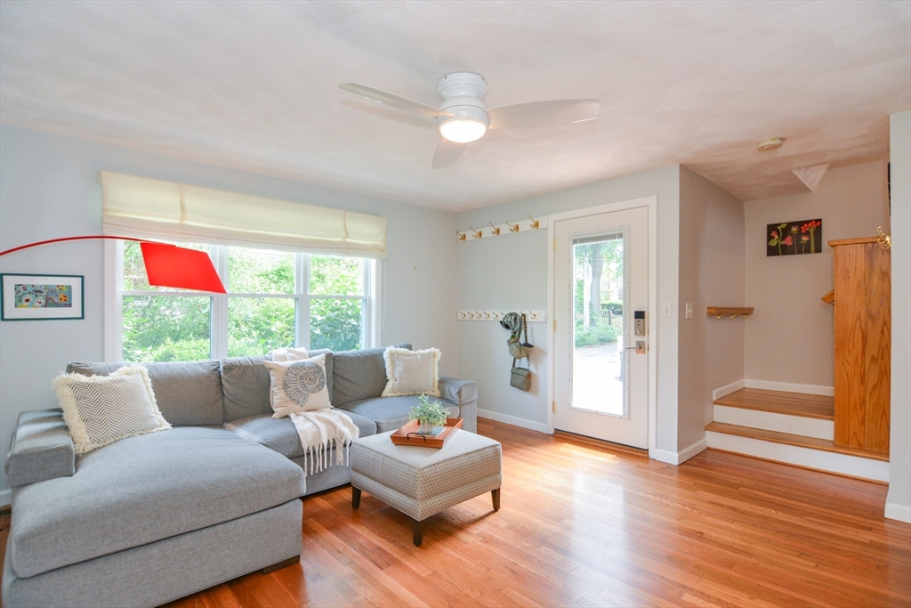 3 bed, 3 bath apartment for rent at 3 Abbot Ct Unit 0, Marblehead — photo 4 of 34