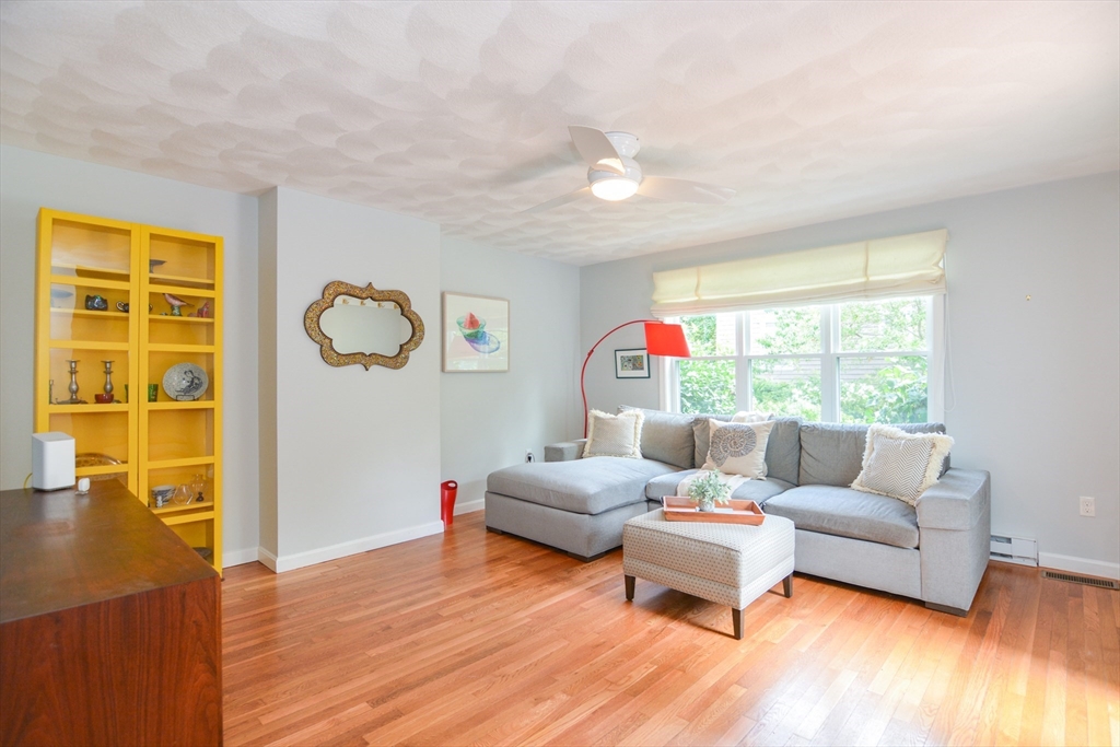 3 bed, 3 bath apartment for rent at 3 Abbot Ct Unit 0, Marblehead — photo 3 of 34