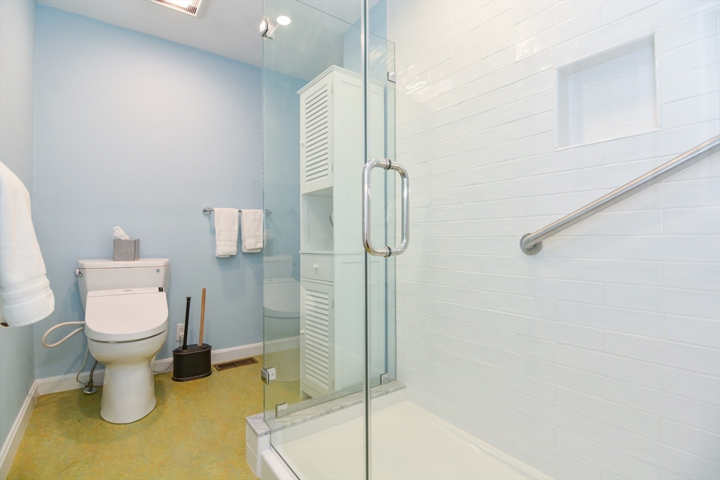 3 bed, 3 bath apartment for rent at 3 Abbot Ct Unit 0, Marblehead — photo 12 of 34