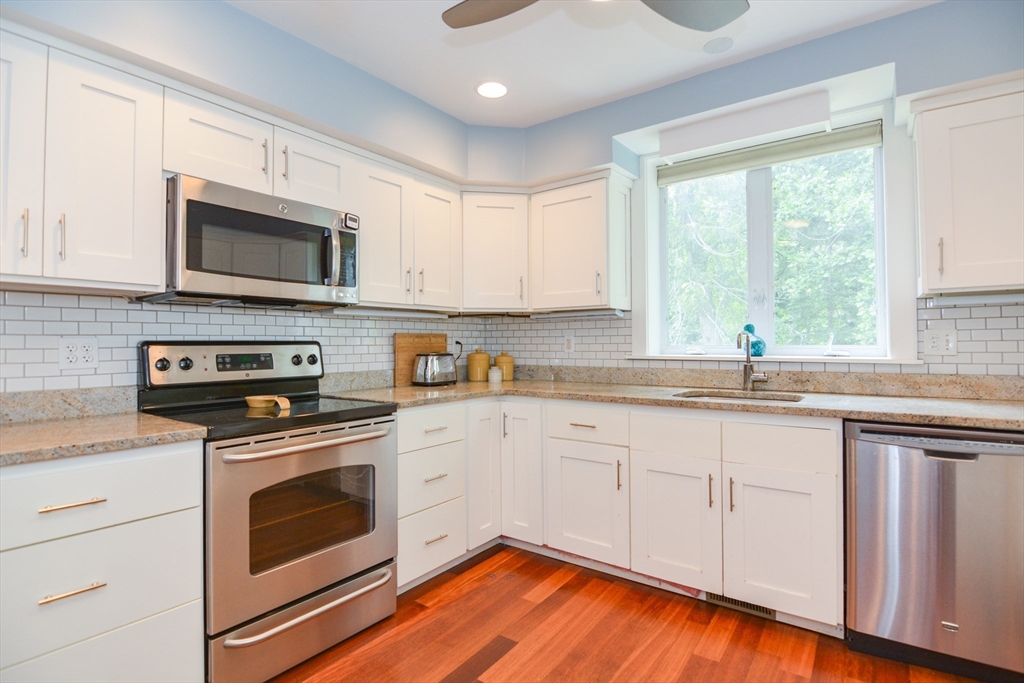 3 bed, 3 bath apartment for rent at 3 Abbot Ct Unit 0, Marblehead — photo 10 of 34
