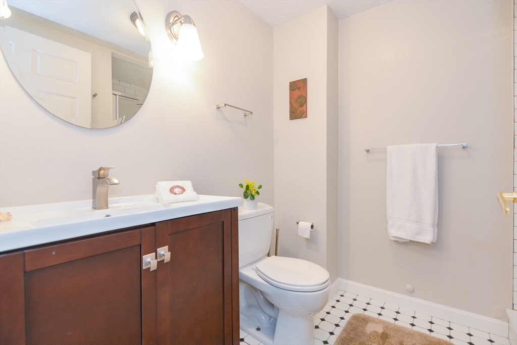 3 bed, 3 bath apartment for rent at 3 Abbot Ct Unit 0, Marblehead — photo 26 of 34