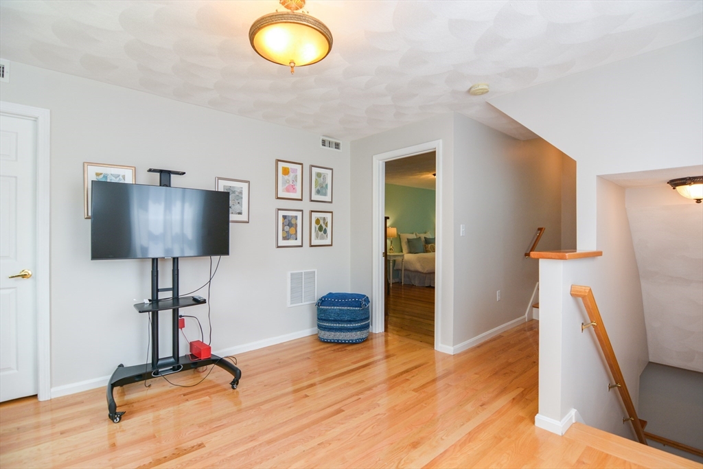3 bed, 3 bath apartment for rent at 3 Abbot Ct Unit 0, Marblehead — photo 14 of 34