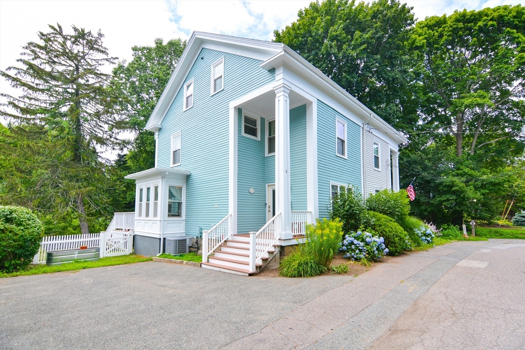 3 bed, 3 bath apartment for rent at 3 Abbot Ct Unit 0, Marblehead — photo 1 of 34
