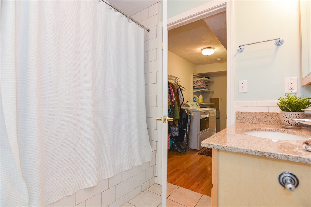 3 bed, 3 bath apartment for rent at 3 Abbot Ct Unit 0, Marblehead — photo 23 of 34