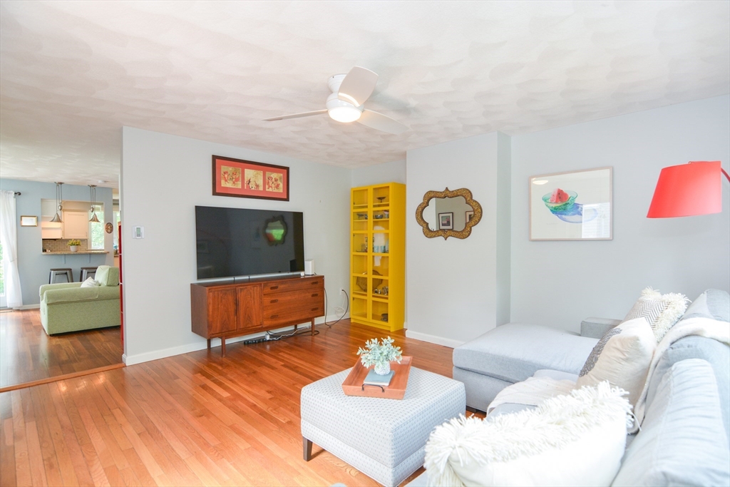 3 bed, 3 bath apartment for rent at 3 Abbot Ct Unit 0, Marblehead — photo 5 of 34