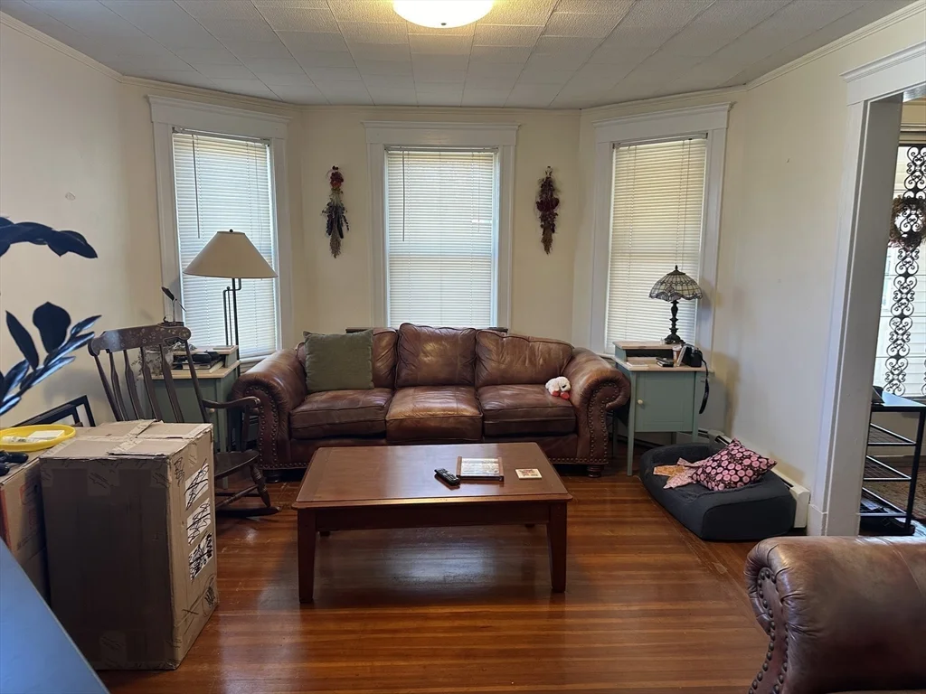 2 bed, 1 bath apartment for rent at 3 Acton St Unit 1, Arlington Heights — photo 2 of 17