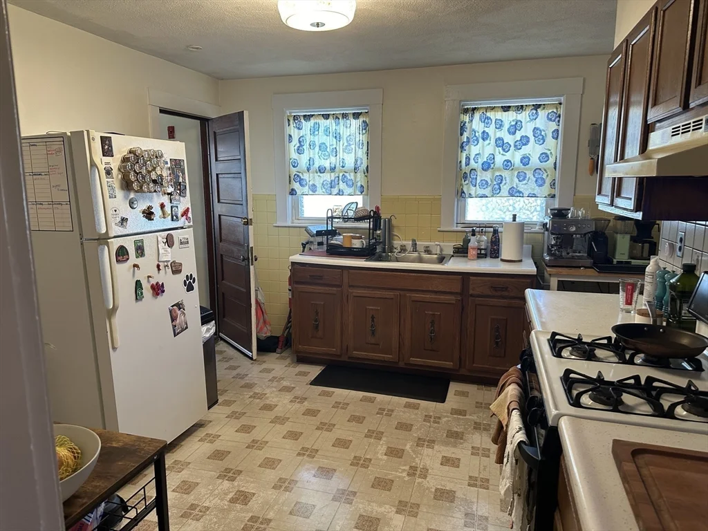 2 bed, 1 bath apartment for rent at 3 Acton St Unit 1, Arlington Heights — photo 4 of 17