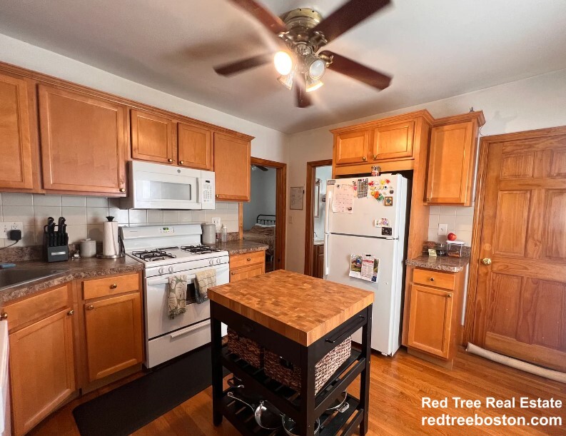 3 bed, 2 bath apartment for rent at 3 Aldie St Unit 2A, Allston — photo 4 of 14