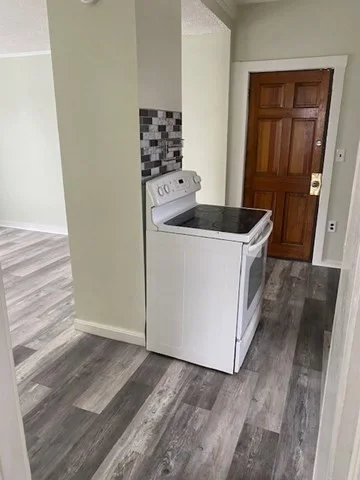 2 bed, 1 bath apartment for rent at 3 Arch St Unit 1R, Zip 01832 — photo 4 of 9