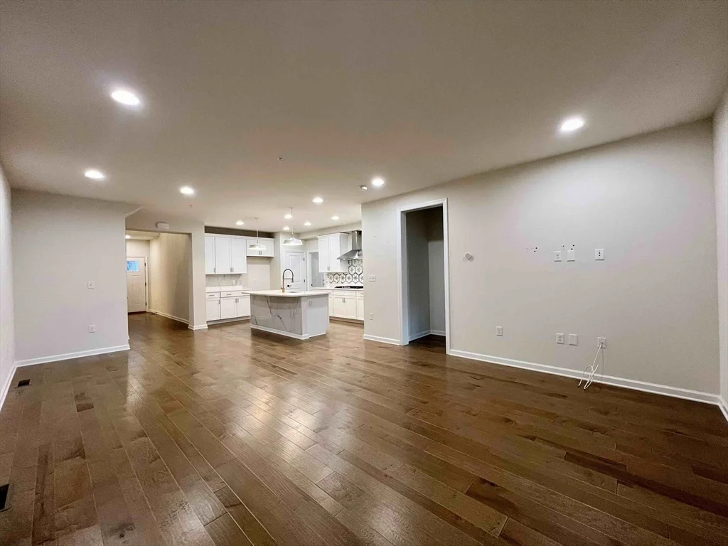 3 bed, 3 bath apartment for rent at 3 Archer Dr Unit 3, Woburn — photo 7 of 33
