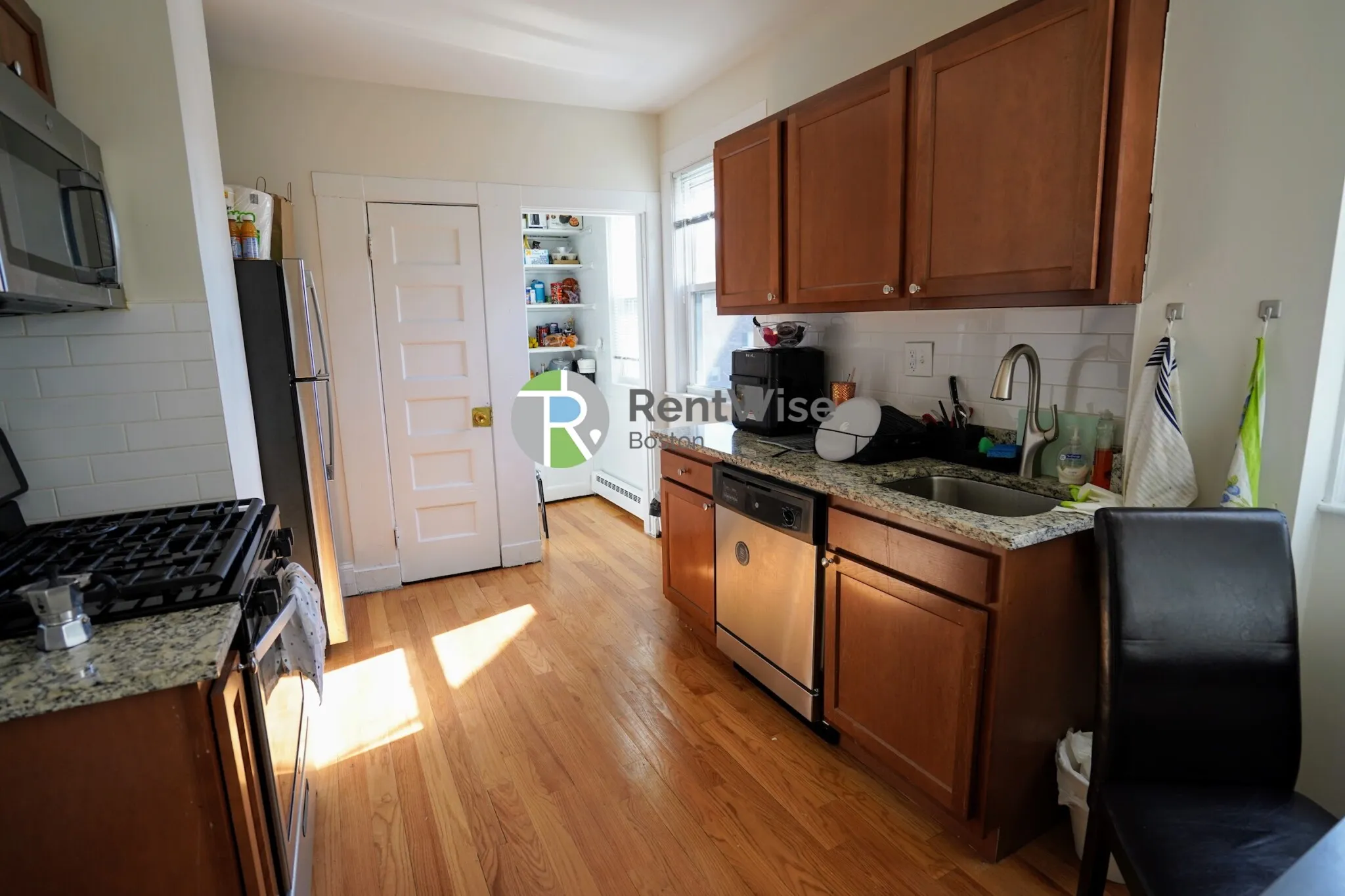 4 bed, 2 bath apartment for rent at 3 Ashford Ct Unit 3, Allston — photo 2 of 19