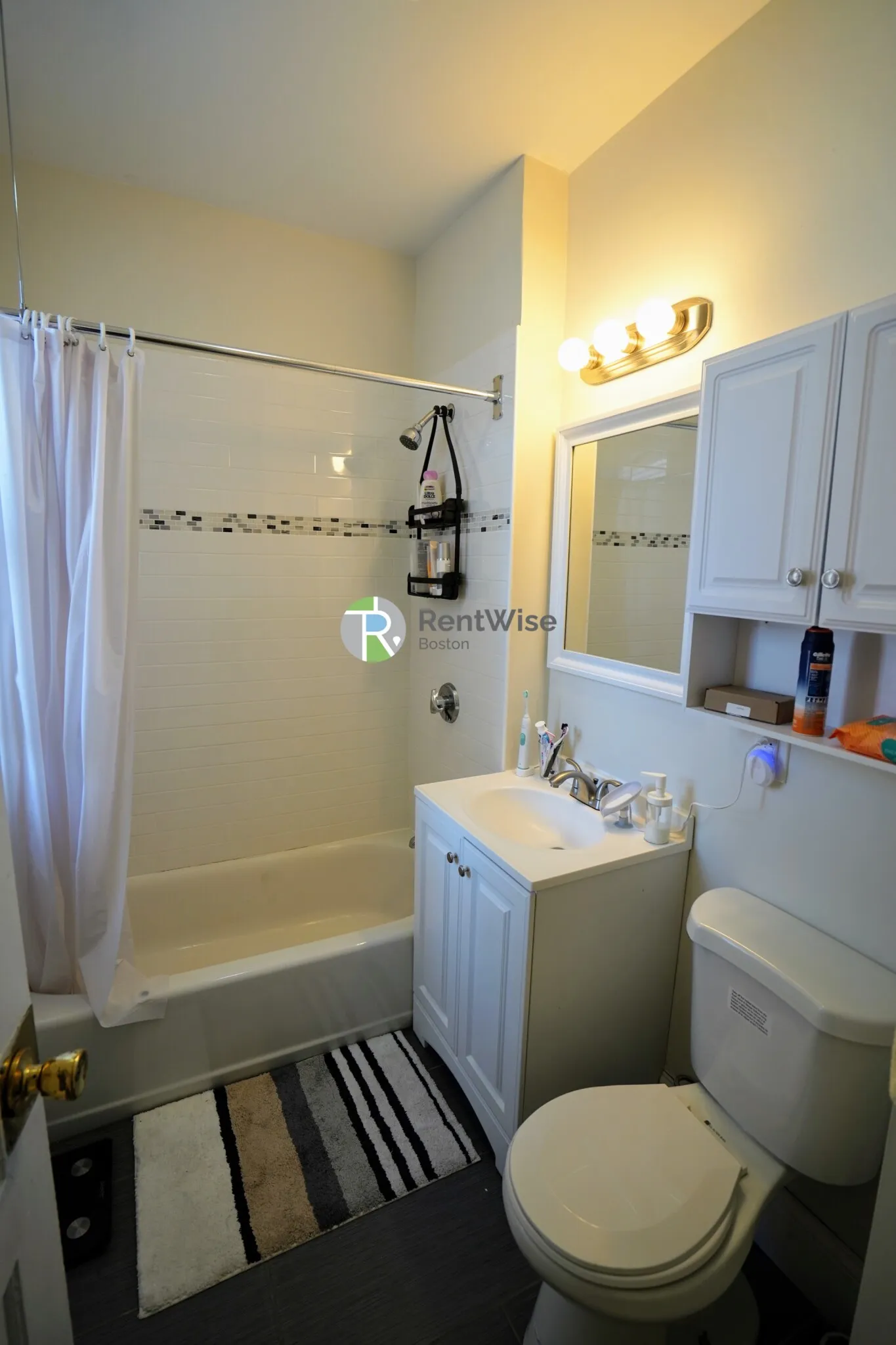 4 bed, 2 bath apartment for rent at 3 Ashford Ct Unit 3, Allston — photo 10 of 19