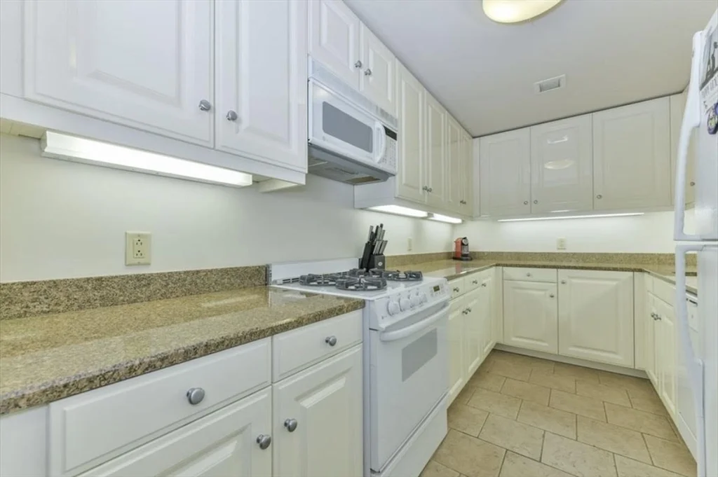 1 bed, 1 bath apartment for rent at 3 Avery St Unit 810, Midtown — photo 9 of 14