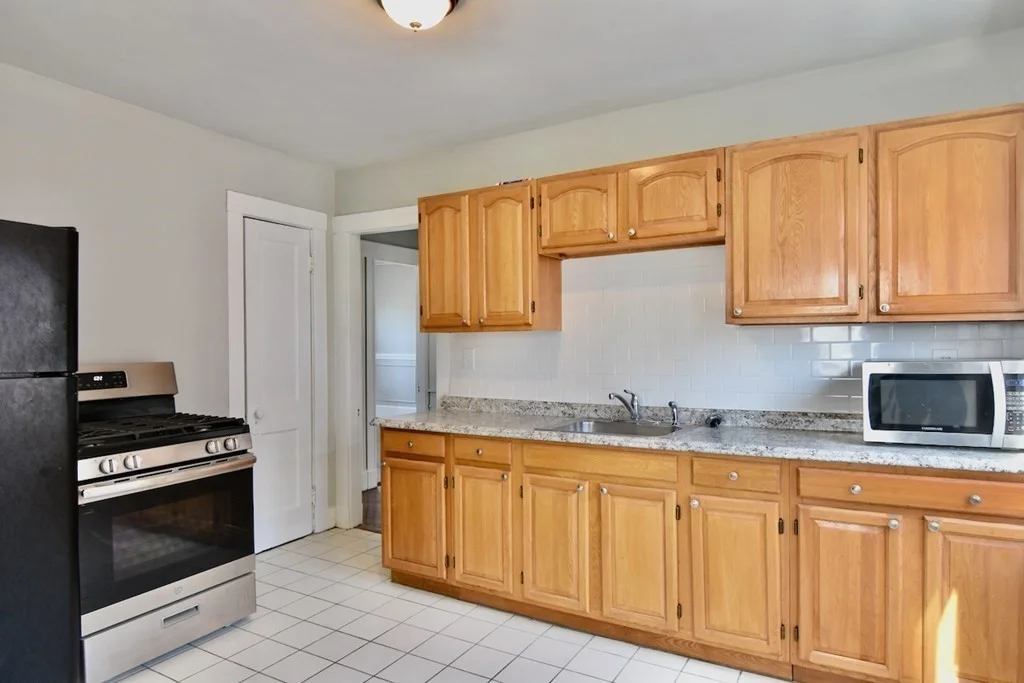 3 bed, 1 bath apartment for rent at 3 Bailey St Unit 3, Dorchester — photo 2 of 17