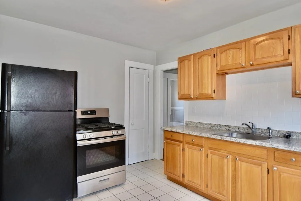3 bed, 1 bath apartment for rent at 3 Bailey St Unit 3, Dorchester — photo 3 of 17