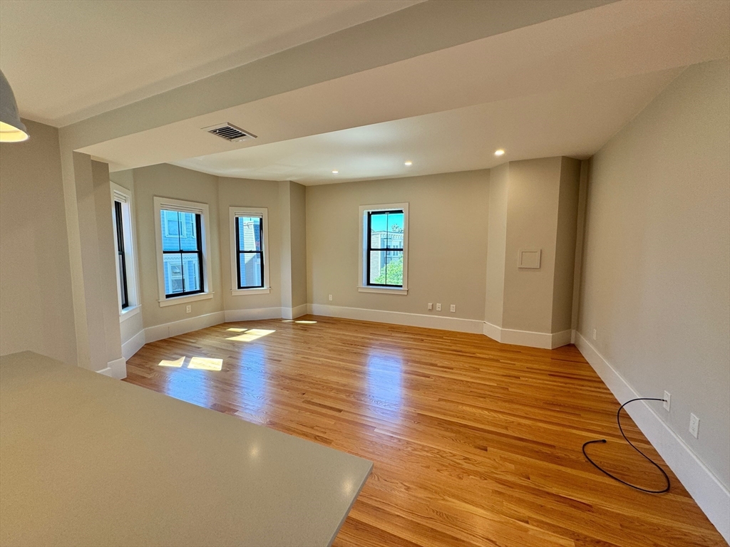 3 bed, 2 bath apartment for rent at 3 Bartlett St Unit 2, Charlestown — photo 2 of 19