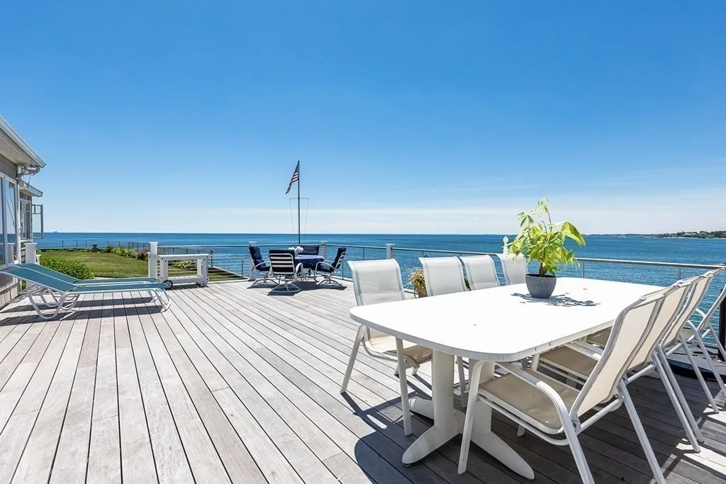3 bed, 2 bath apartment for rent at 3 Bass Rock Ln, Marblehead — photo 2 of 27