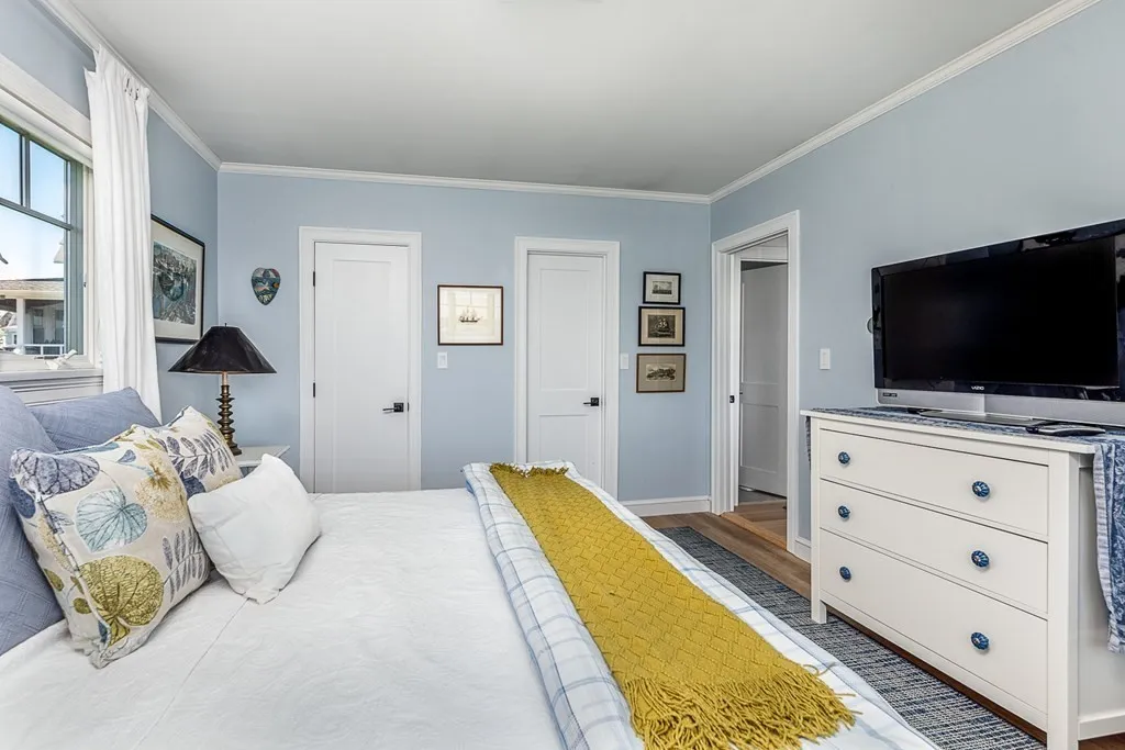 3 bed, 2 bath apartment for rent at 3 Bass Rock Ln, Marblehead — photo 19 of 27