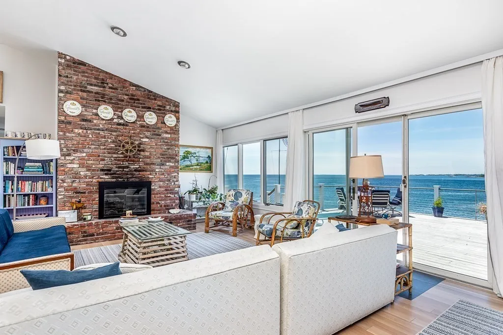 3 bed, 2 bath apartment for rent at 3 Bass Rock Ln, Marblehead — photo 3 of 27