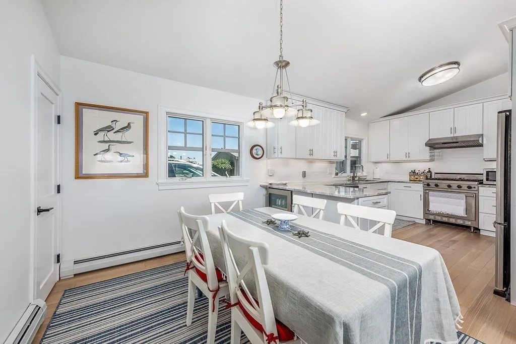 3 bed, 2 bath apartment for rent at 3 Bass Rock Ln, Marblehead — photo 9 of 27