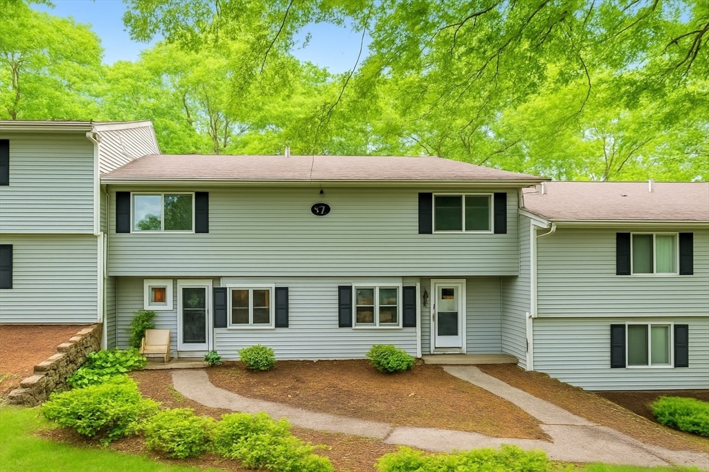 2 bed, 1 bath apartment for rent at 3 Beal Cove Unit 3E, Hingham — photo 1 of 5