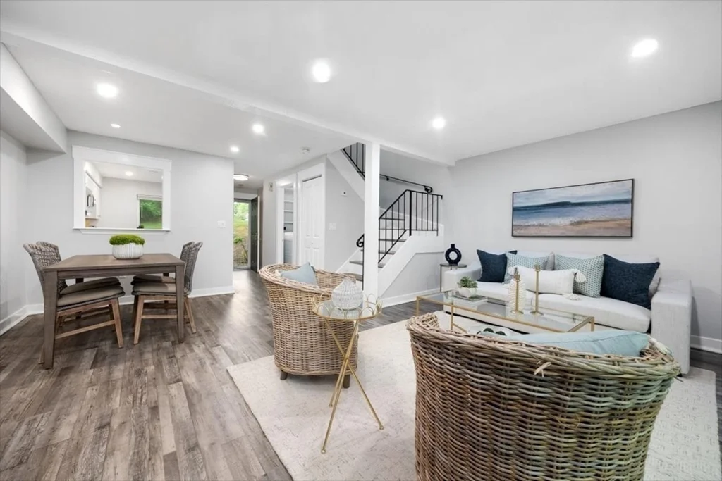 2 bed, 1 bath apartment for rent at 3 Beals Cove Rd Unit E, Hingham — photo 3 of 7