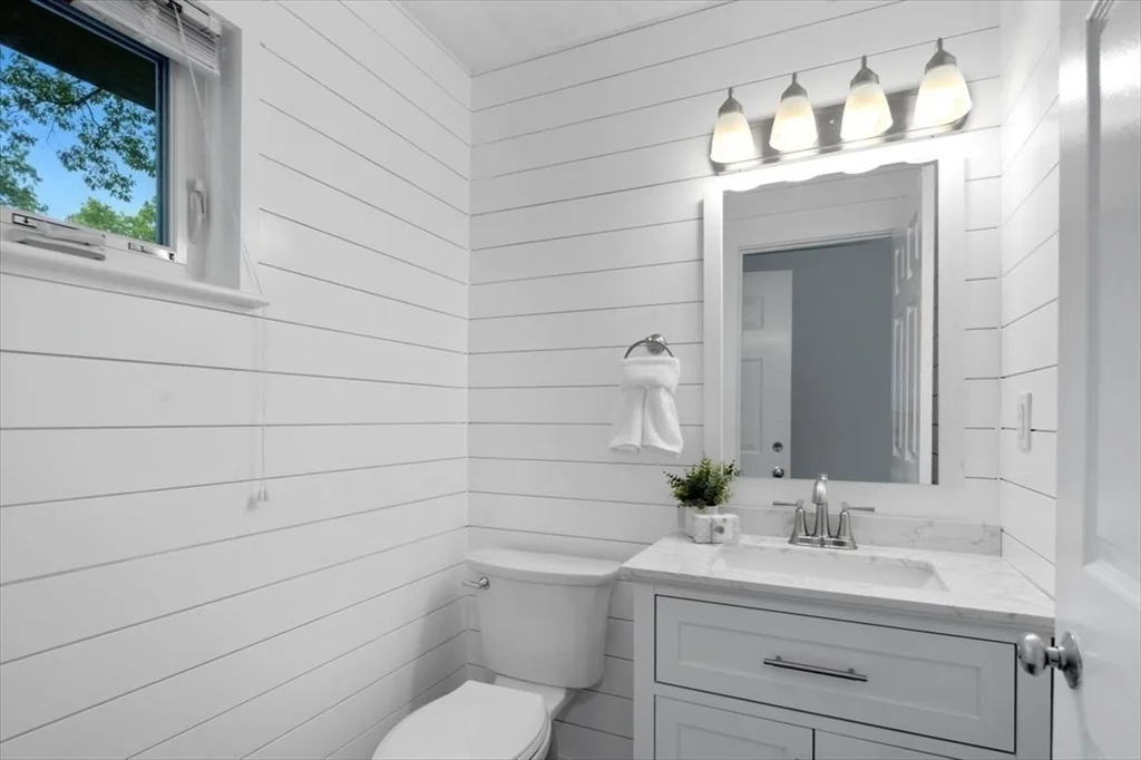 2 bed, 1 bath apartment for rent at 3 Beals Cove Rd Unit E, Hingham — photo 6 of 7
