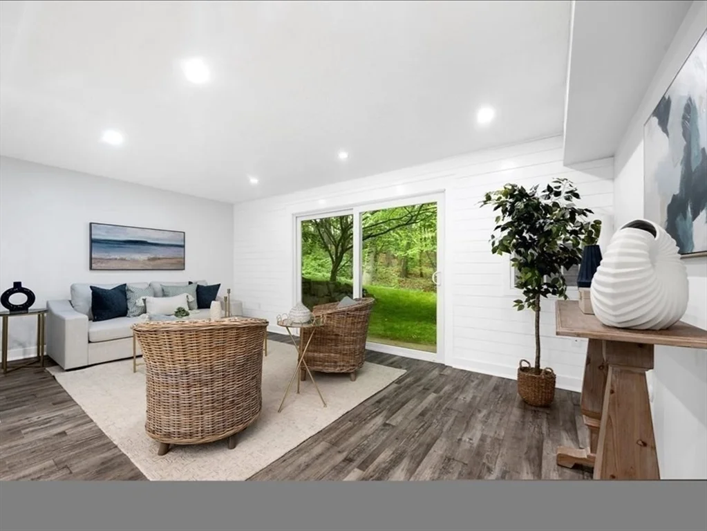 2 bed, 1 bath apartment for rent at 3 Beals Cove Rd Unit E, Hingham — photo 4 of 7