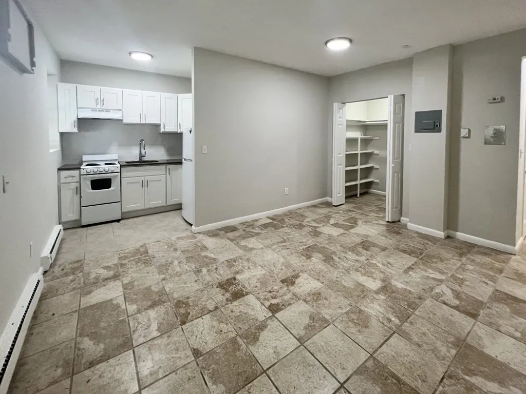Studio bed, 1 bath apartment for rent at 3 Beaver Park Rd Unit 4-2, Framingham — photo 3 of 6