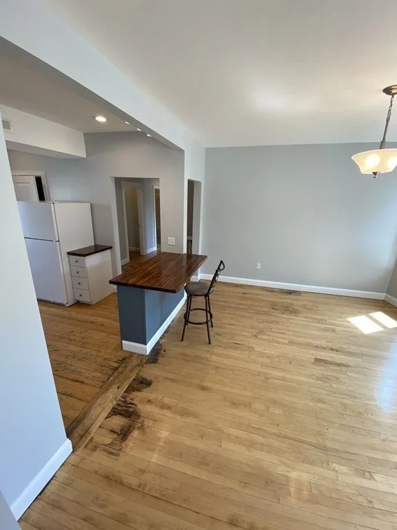5 bed, 2 bath apartment for rent at 3 Bellevue Unit -, Waltham — photo 4 of 22