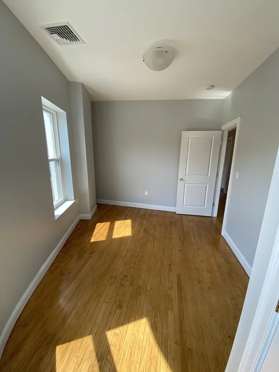 5 bed, 2 bath apartment for rent at 3 Bellevue Unit -, Waltham — photo 19 of 22