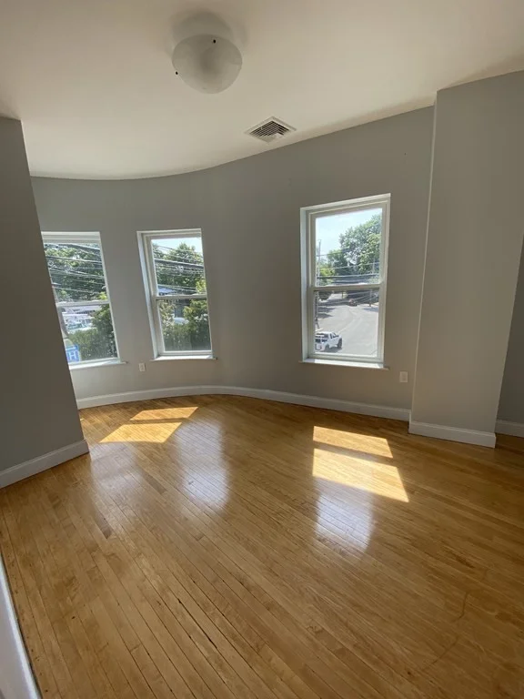 5 bed, 2 bath apartment for rent at 3 Bellevue Unit -, Waltham — photo 18 of 22