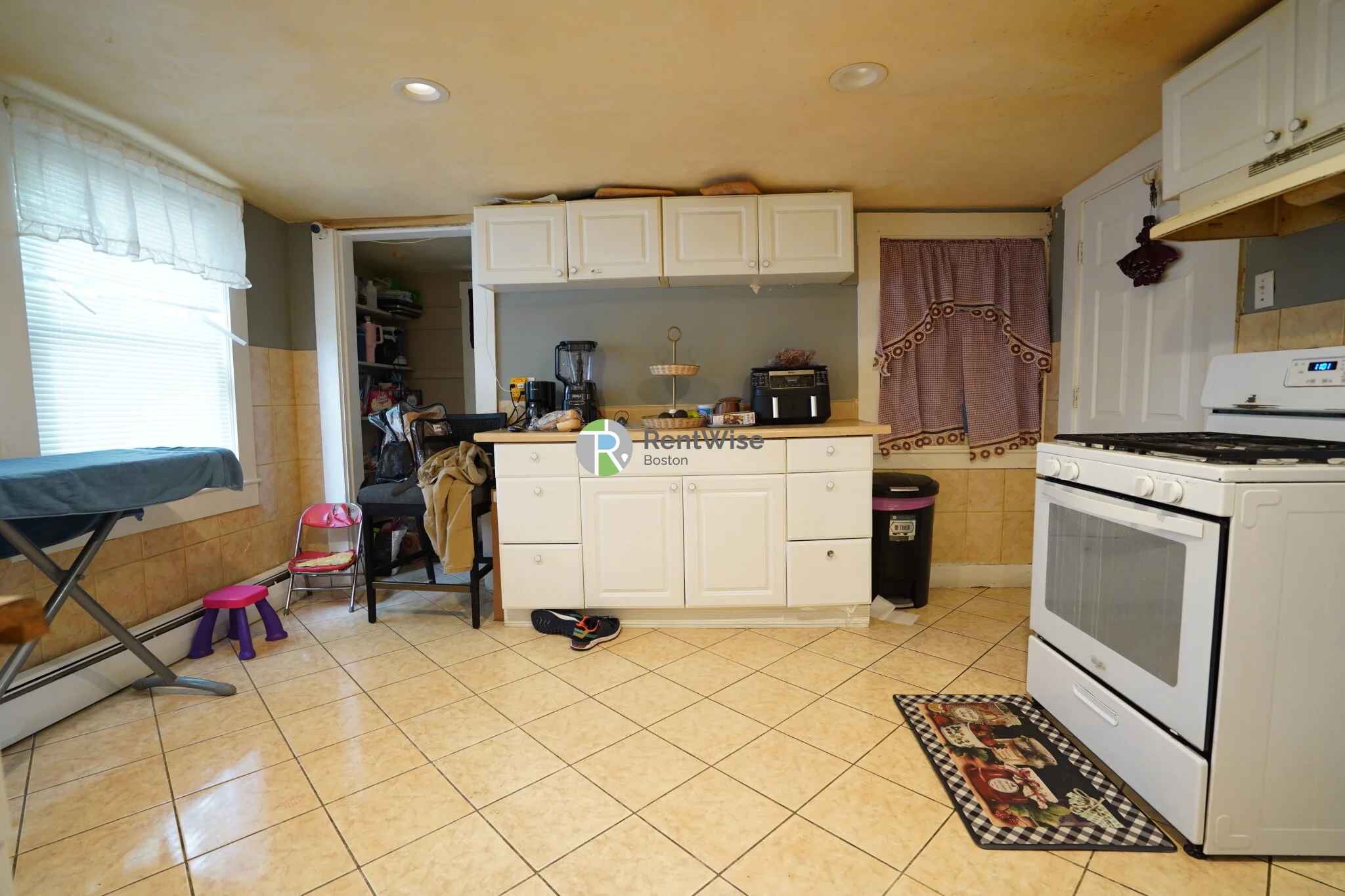 3 bed, 1 bath apartment for rent at 3 Boline Pl Unit 2, Woburn — photo 4 of 15