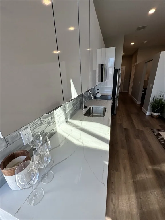 1 bed, 1 bath apartment for rent at 3 Boston Way Unit 113, Newburyport — photo 10 of 20