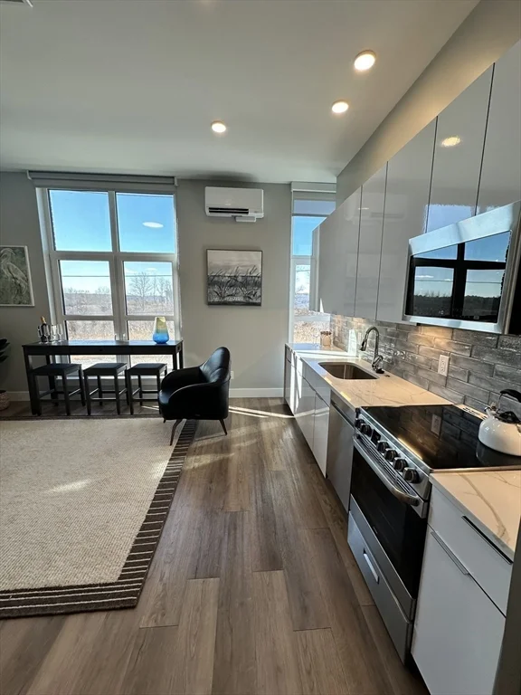 1 bed, 1 bath apartment for rent at 3 Boston Way Unit 113, Newburyport — photo 9 of 20