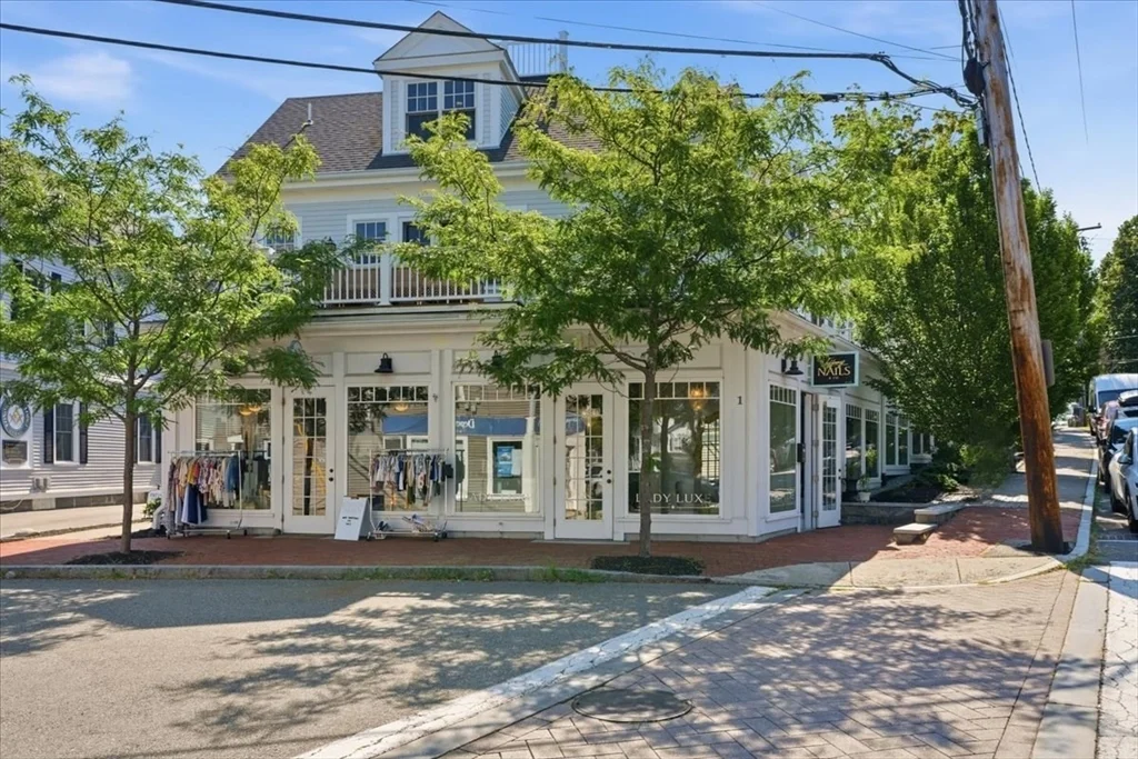 2 bed, 2 bath apartment for rent at 3 Brook St Unit A, Cohasset — photo 1 of 22
