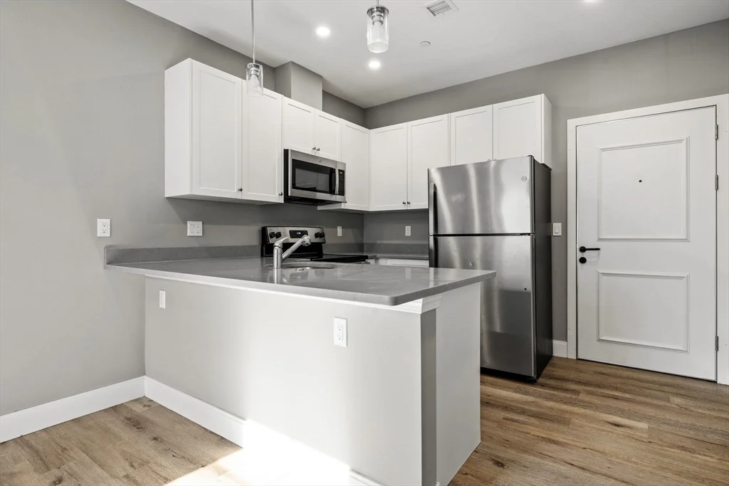 2 bed, 2 bath apartment for rent at 3 Burke Ln Unit 202, Wellesley — photo 3 of 18
