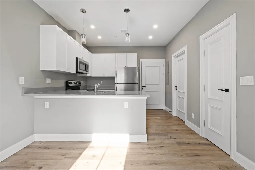 2 bed, 2 bath apartment for rent at 3 Burke Ln Unit 203, Wellesley — photo 6 of 23