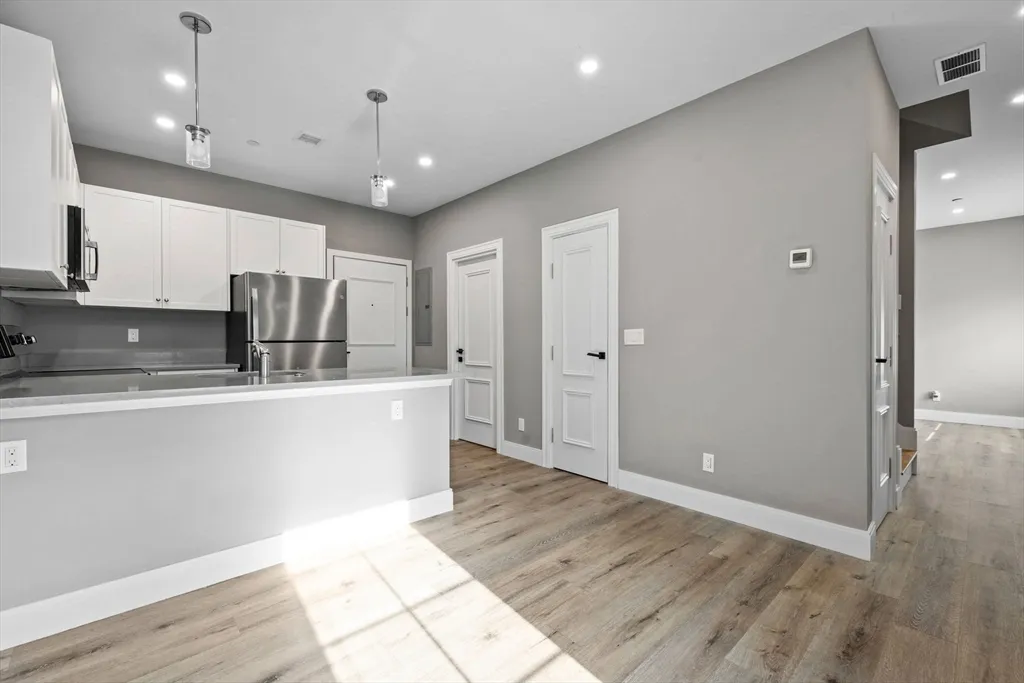 2 bed, 2 bath apartment for rent at 3 Burke Ln Unit 203, Wellesley — photo 5 of 23