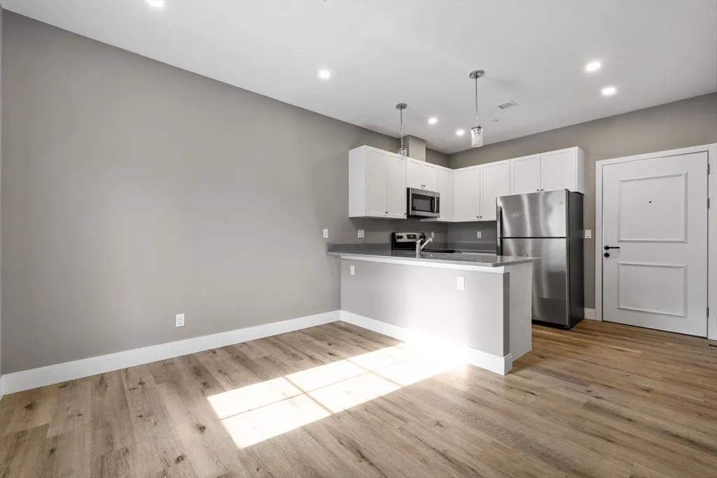 2 bed, 2 bath apartment for rent at 3 Burke Ln Unit 203, Wellesley — photo 7 of 23