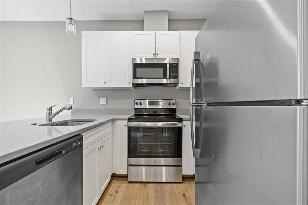 2 bed, 2 bath apartment for rent at 3 Burke Ln Unit 203, Wellesley — photo 3 of 21
